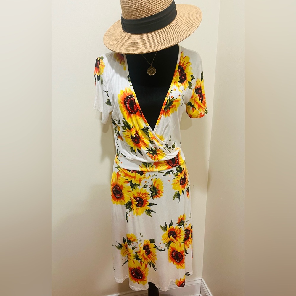 DB Noon Sunflower Floral Faux White Wrap Knee Length Dress NWT M - Picture 3 of 13